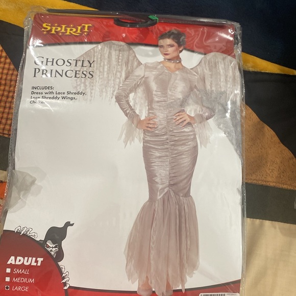 Women’s Ghostly Princess. Size Large. Everything included.🪽🎃 - Picture 8 of 9